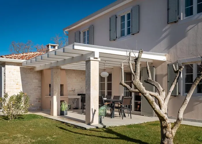 Beautiful Legro With Pool In Visnjan Vila *