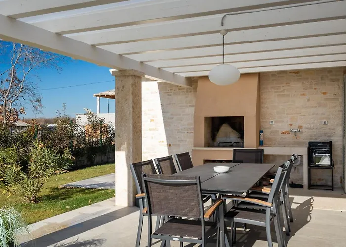 Vila Beautiful Legro With Pool In Visnjan *