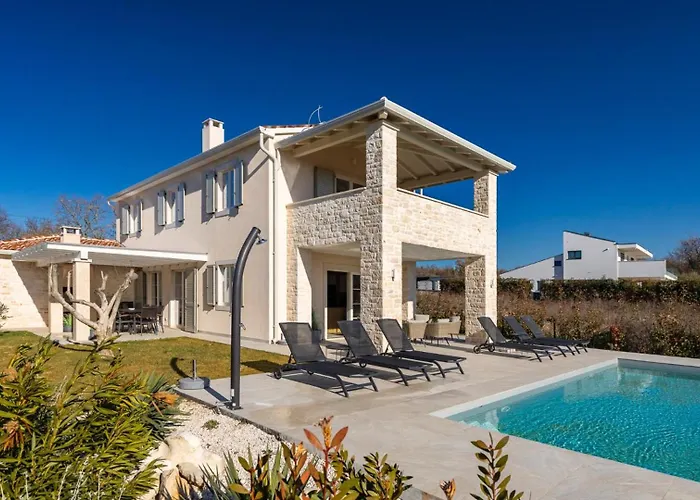Vila Beautiful Legro With Pool In Visnjan *