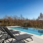 Villa Beautiful Legro With Pool In Visnjan