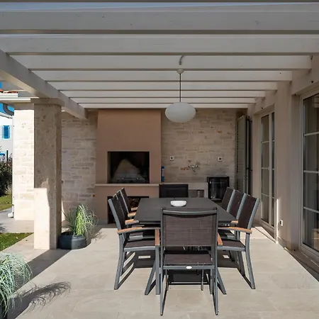 Beautiful Legro With Pool In Visnjan Villa