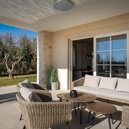Villa Beautiful Legro With Pool In Visnjan *