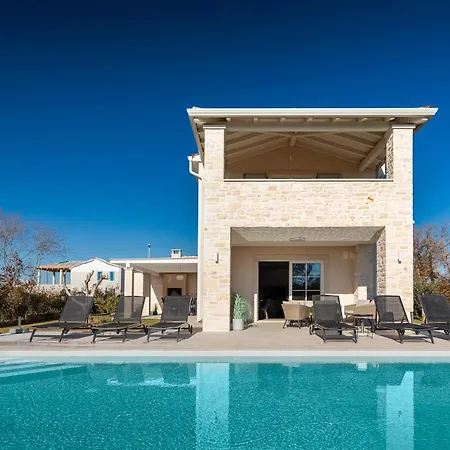 Beautiful Legro With Pool In Visnjan Rapavel