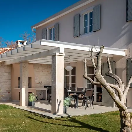 Beautiful Legro With Pool In Visnjan فيلة *
