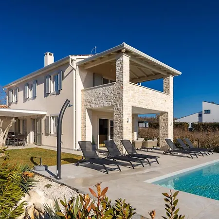 Villa Beautiful Legro With Pool In Visnjan *