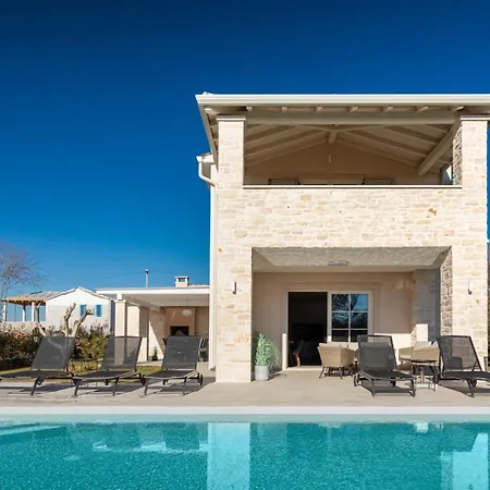 Beautiful Legro With Pool In Visnjan Rapavel